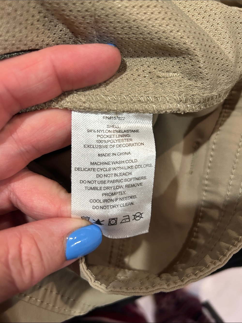 Eddie Bauer women’s Beige Utility Shorts, size 6, zippered pockets, hiking - Picture 9 of 11